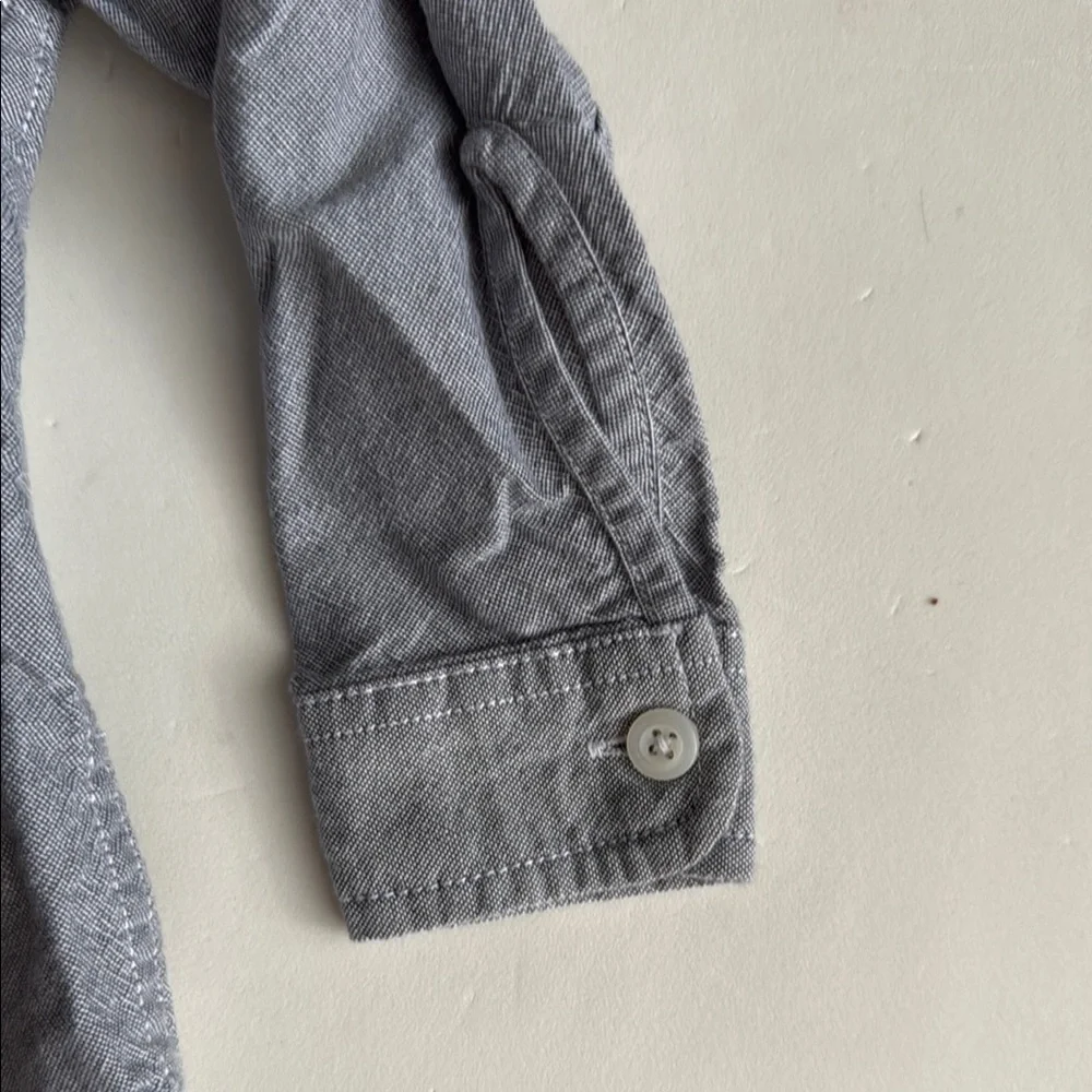 The Children's Place Light Gray Button-Down Boys Shirt 12-18 Months